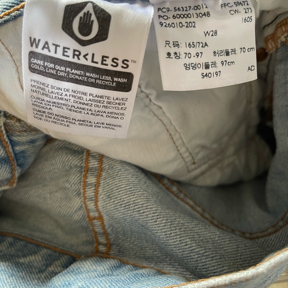 Levi’s Light Wash 501 Shorts Size 28 - Picture 3 of 3